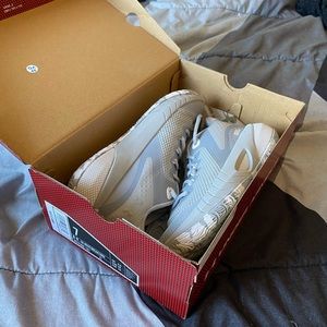 Under Armor HOVR™ Breakthru Basketball Shoes